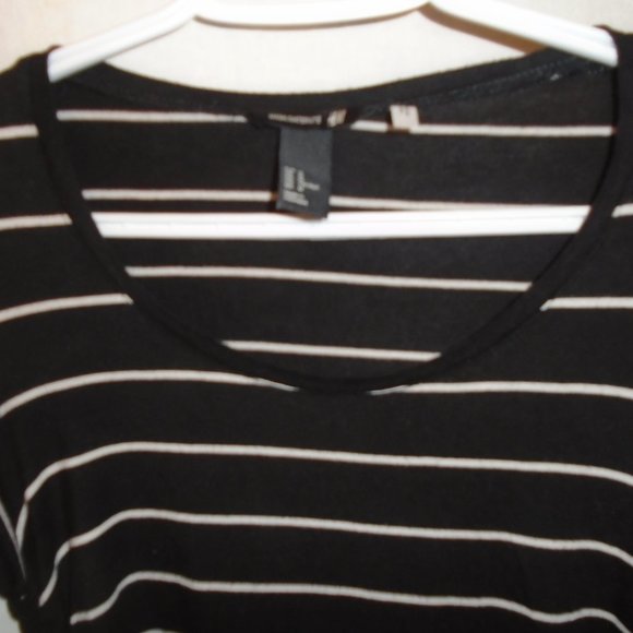 3/$20 H&M mama maternity top - Picture 5 of 8